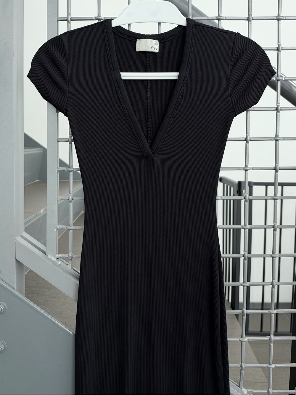 Aritzia Wilfred Black V-Neck Midi Dress with Cap Sleeves Size XXS